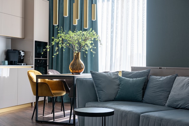 modern-living-room-in-newbury-park-house-blue-furniture-plants