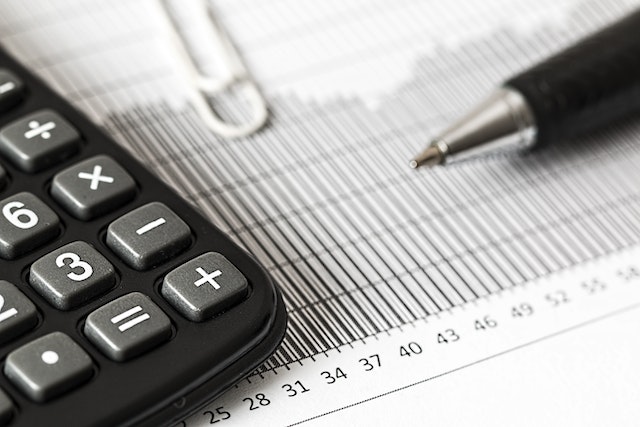 close-up-of-calculator-and-paper-and-pen